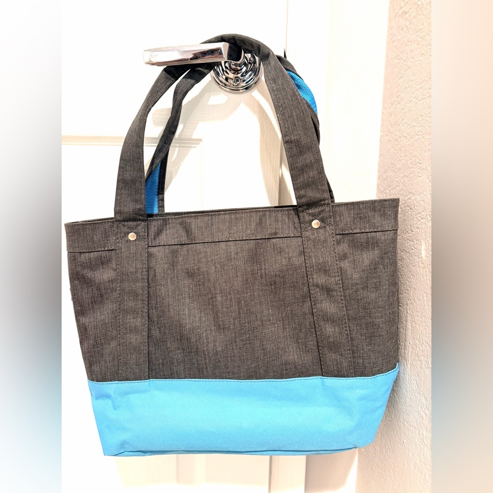 •	Width: 17”
	•	Height: 12”
	•	Bottom Depth: 3.5”
	•	Strap 21”
	•	Strap 8.5”